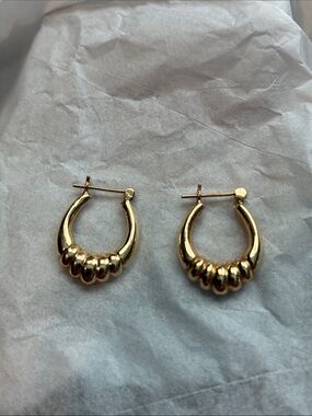 14k Gold Ribbed Hoop Earrings 1.50 grams